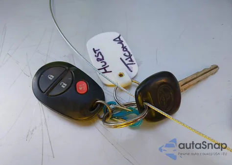 2013 Toyota Tacoma Base V6 из США, поврежденный, VIN 3TMLU4EN9DM123845